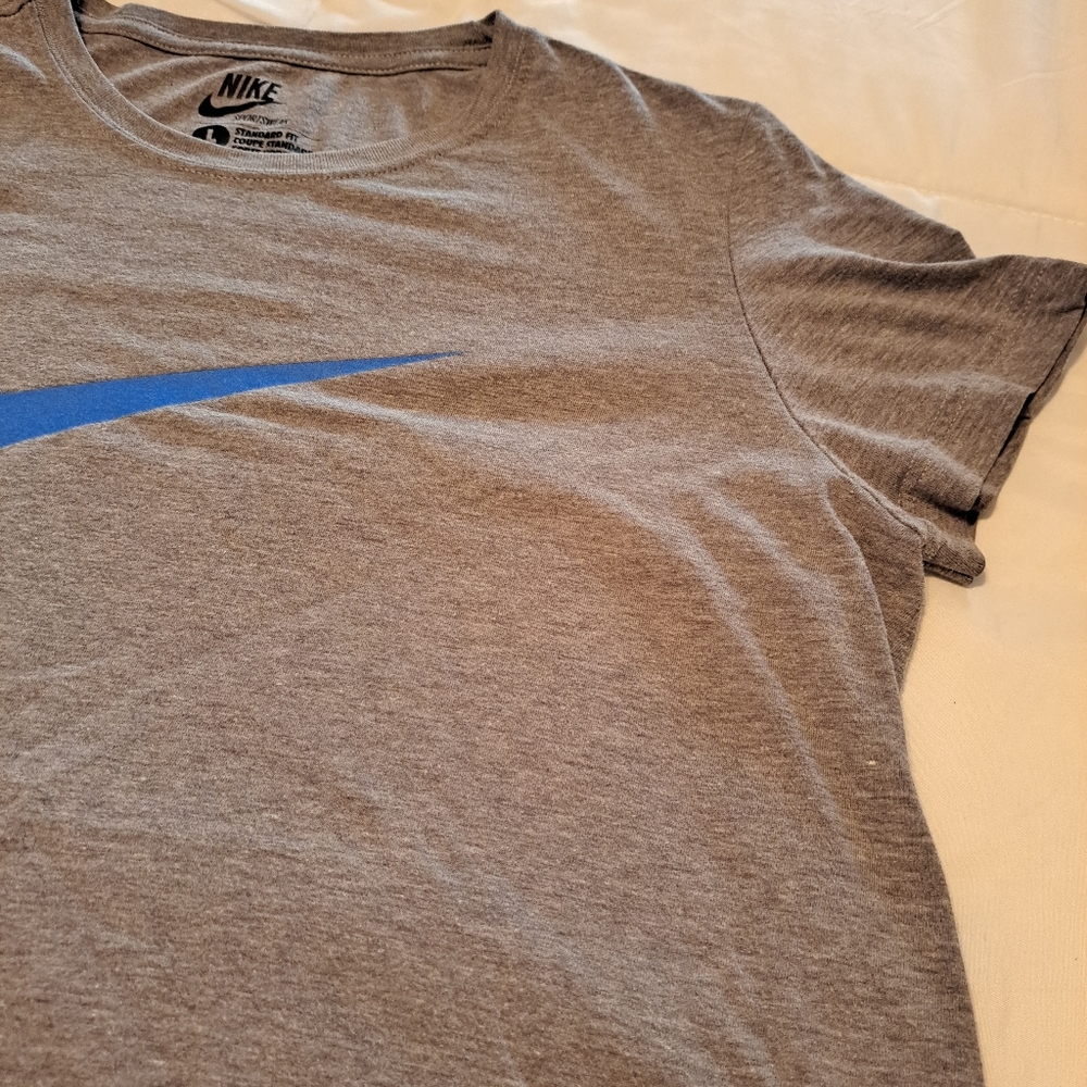 NIKE WOMEN'S T-SHIRT,GREY WITH BLUE NIKE SWOOSH